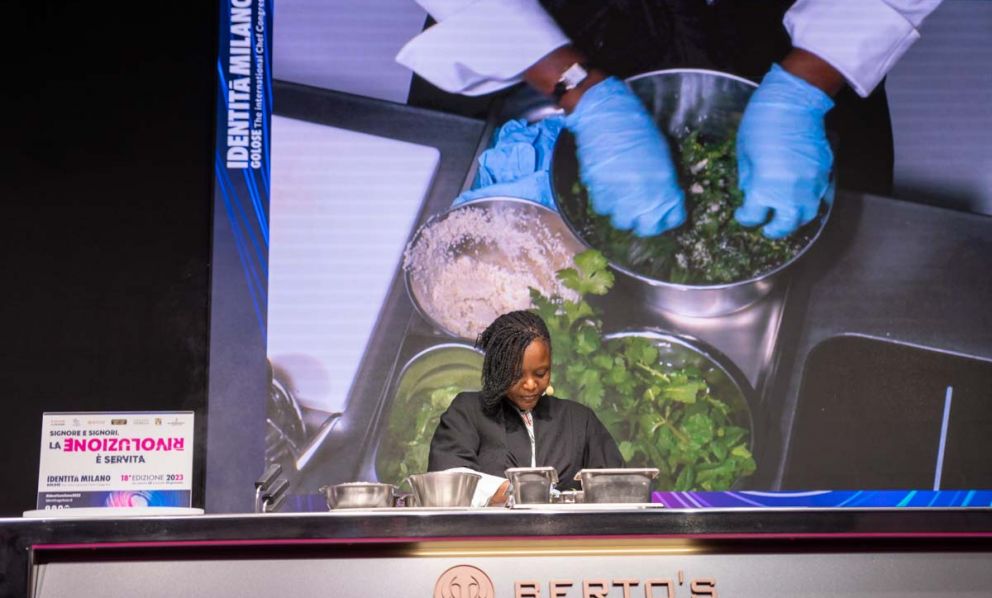 Il fascino della cultura fulani sul palco di Identità Golose: chef Binta e il fonio 
