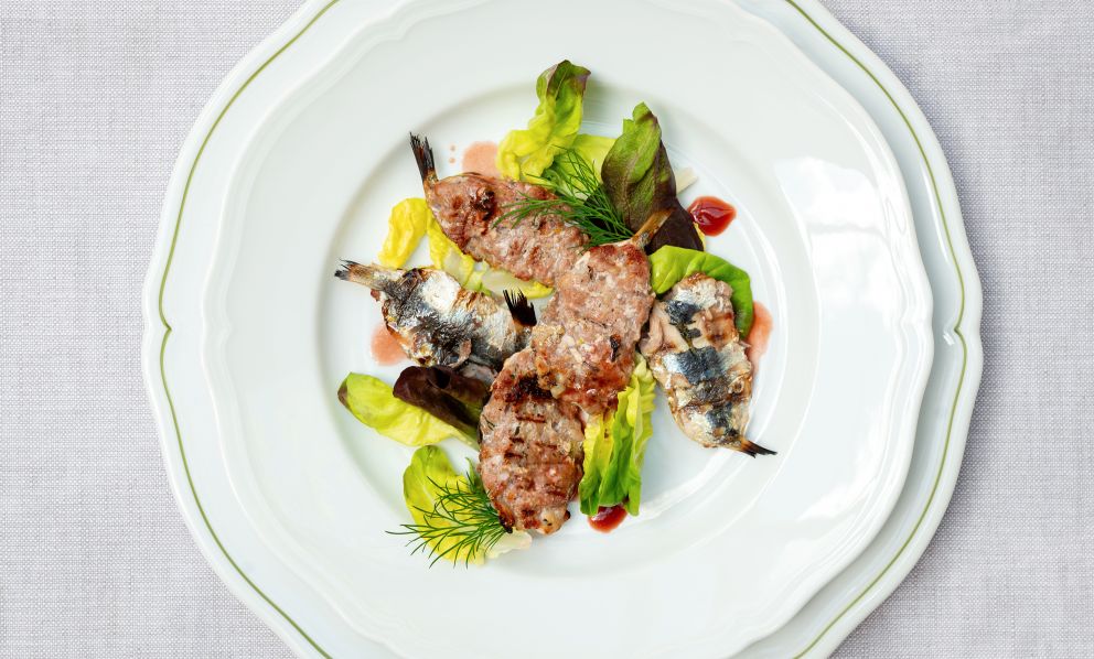 Acciuga, salsiccia grigliata, vinaigrette di Sangiovese. È il Piatto 2023 di Maria Probst e Cristian Santandrea