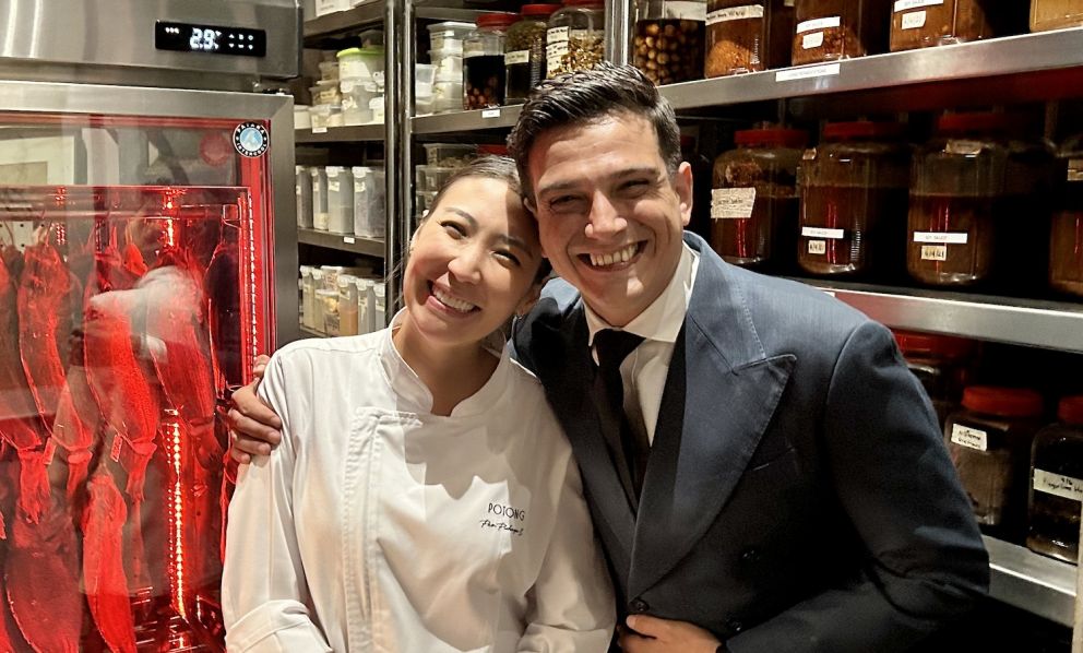 Ha iniziato come pizzaiolo nelle Marche, ora è maître affermato a Bangkok: «Lavorare in sala è bellissimo»