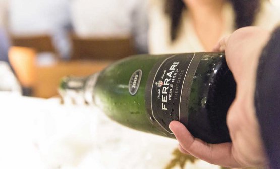 Nei calici, le bollicine di Cantine Ferrari