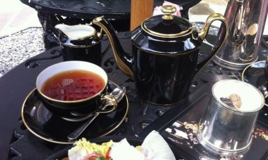 Scene dal afternoon tea del Blakes Hotel di Londra