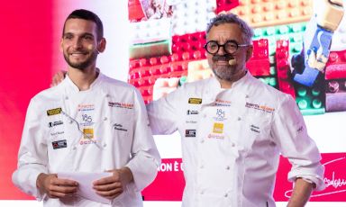 Mattia Casabianca e Mauro Uliassi sul palco di Dos