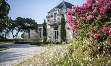 Una delle splendide dimore Relais & Châteaux, Château Cordeillan-Bages in Francia. Foto a cura di Anne-Emmanuelle Thion
