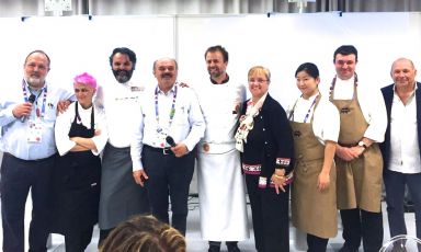 The protagonists of last night’s dinner, the first of four dedicated to Italian biodiversity: left to right: Paolo Marchi, Cristina Bowerman, Marco Stabile, Oscar Farinetti, Luca Montersino, Lidia Bastianich, Kelly Jeun, Eduardo Valle Lobo and Sergio Capaldo