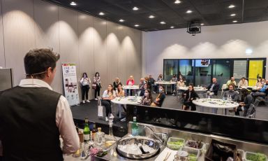 La Sala Gialla del MiCo, per 3 giorni il luogo di Identità Cocktail, contenitore sempre più popolare del congresso di Identità Milano. Foto di Brambilla Serrani
