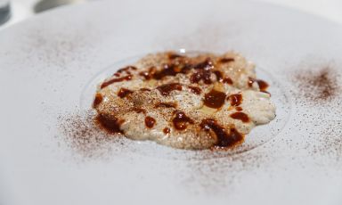 Risotto cotto in latte di mandorla, mantecato con 