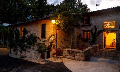 L'esterno del ristorante Une, uno dei più int