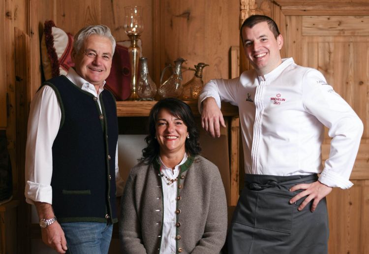 I patron Maurizio Micheli, Bibiana Dirler e chef Alessandro Martellini, ristorante Suinsom dell'hotel Tyrol di Selva Val Gardena (Bolzano)