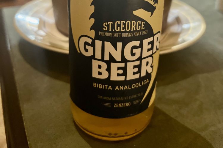 Sicilian ginger beer St. George, the base for a small cocktail served right afterwards, Drink Green, with green tomato, cucumber, celery, the green part of shallot, ginger and mint. Vegetal freshness and restored palate