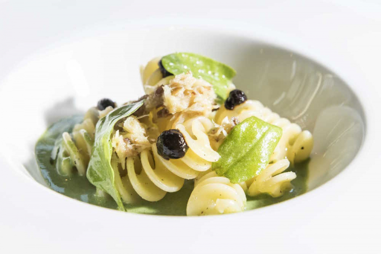 Monograno Felicetti Fusillone Matt, sorrel, smoked mackerel and black garlic by Carlo Cracco