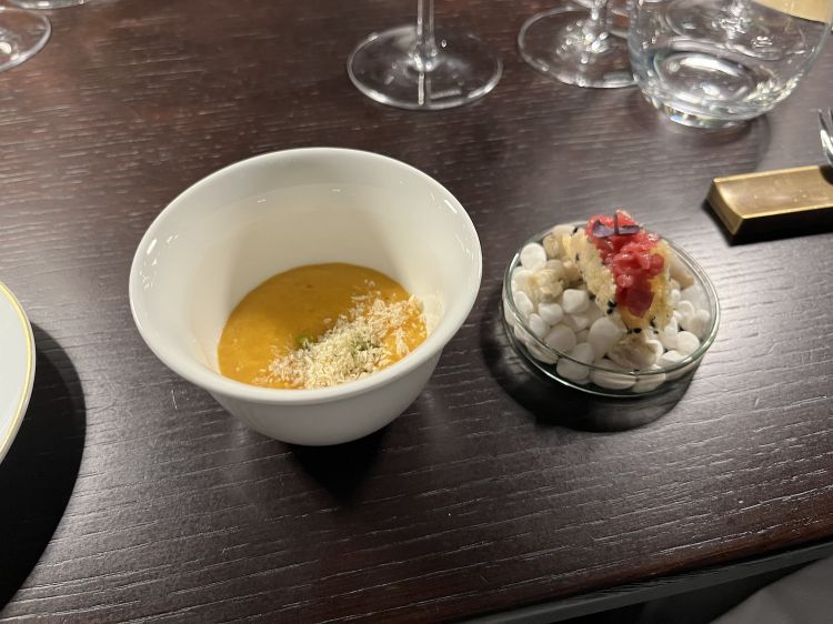 Spuma di patata dolce, tapioca ai capperi e Tacos di parmigiano e manzetta