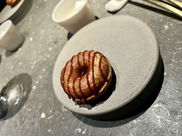 Brioche
Brioche with rice flour in the dough and a rather soft texture. It is filled with a delicious Gouda cow's milk cheese (very popular in the Netherlands), aged 6 months and sprinkled with a turnip caramel at the table