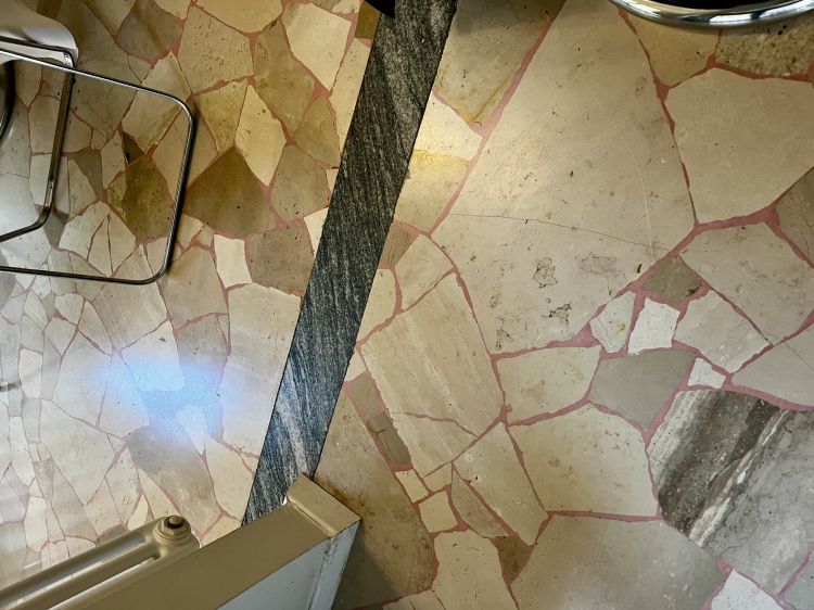 Il cotto rosato a terra

