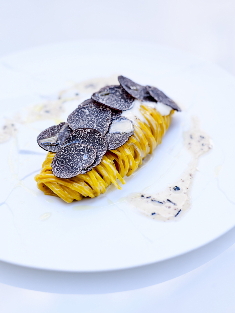 Tagliolini al tartufo nero di Norcia e crema di parmigiano (foto Jean-Claude Amiel)