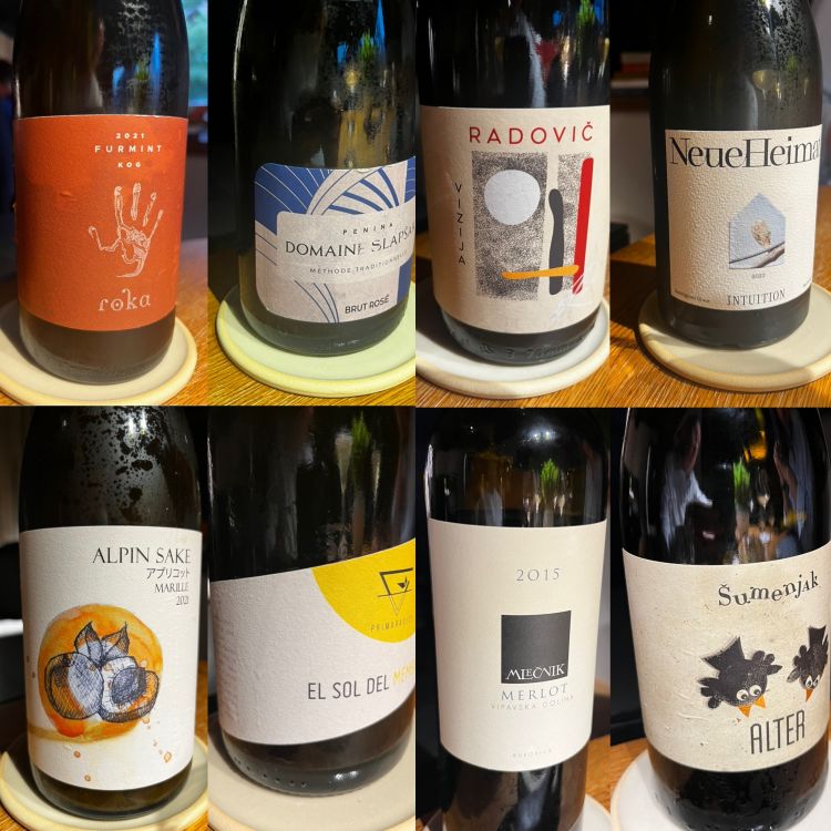 Tre le opzioni di pairing del menu degustazione: il wine pairing (foto) include vini naturali principalmente dalla Slovenia (Vipava, Brda...) ma anche dalle vicine Italia e Austria. Poi c'è il non-alcoholic pairing e una terza opzione ancora più creativa che al vino associa birre, sake (austriaci), te, cocktail...
