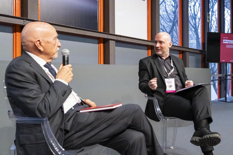 Fausto Arrighi, a sinistra, con Carlo Passera, che ha dialogato con l'autore