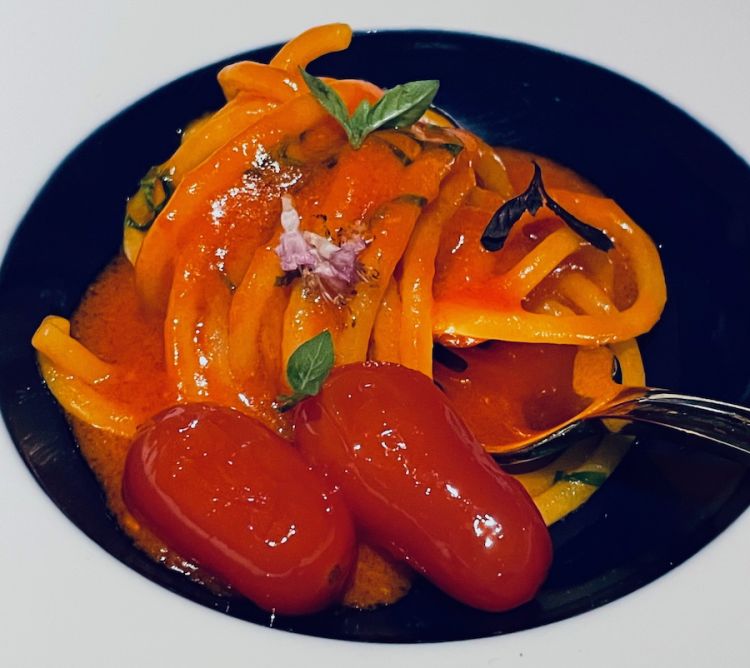 La conserva 2024 di quattro tipologie differenti di pomodori, San Marzano, Giallo, Corbarino e Del Piennolo, per perfetti Spaghetti al pomodoro, chef Salvatore Bianco