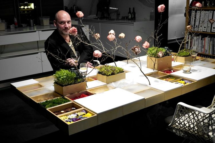 An absolutely unique, clamorous finale. They removed the tablecloth and we discovered this was a special table, called Table M#01, designed and made for Disfrutar by architect and interior designer Merche Alcalà. It becomes a magic, pure emotion. The background music – a soft piano – grows in volume; the chef urgers with his stories while the waiters, using some magnets, lift the different parts of the table as if they were many lids hiding drawers full of treasures. We had eaten there without noticing anything. Inside, dozens of petit fours. In a solemn sequence, the table, now bare, becomes crowded with seeds, sprouts and branches. They form a garden of chocolates, marshmallow, liquid cocktails, amaretti, tubes of liquid creams of yuzu, fresh fruit... A whirlwind. «We conceptualize nature and hits fabric through these small morsels. Water, flowers, plants... The table is like a collage of colours, of fabrics, sensations and volumes. Never has a table been transformed in such way. It’s magical», says Oriol Castro. Inebriating, magnificent