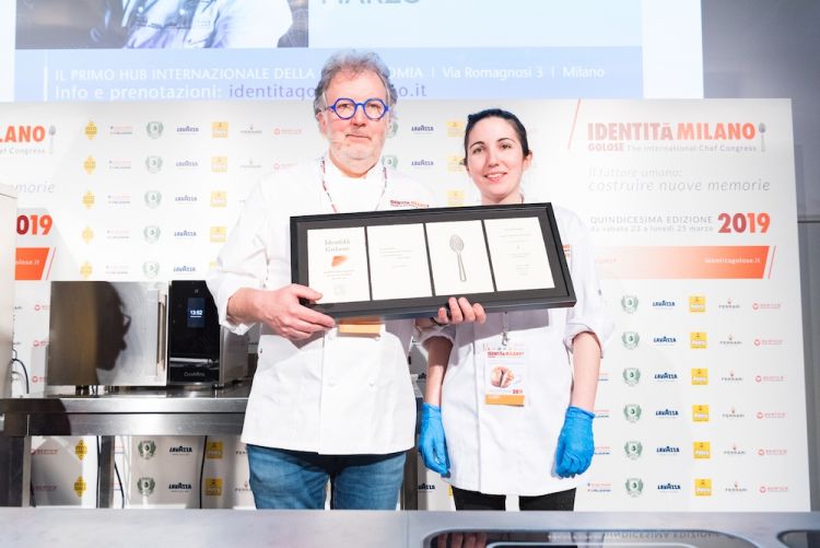 Foto finale con la capo pasticcera Elisa