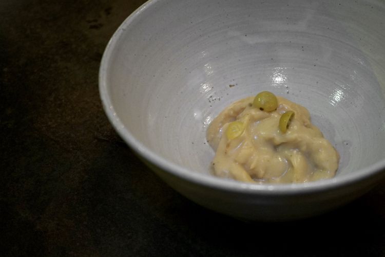 Trippa al latte affumicato e uva spina. Foto Tanio Liotta