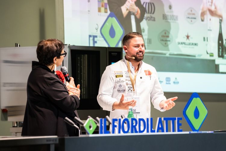 Francesca Romana Barberini sul palco di Identità di Pizza con Diego Vitagliano
