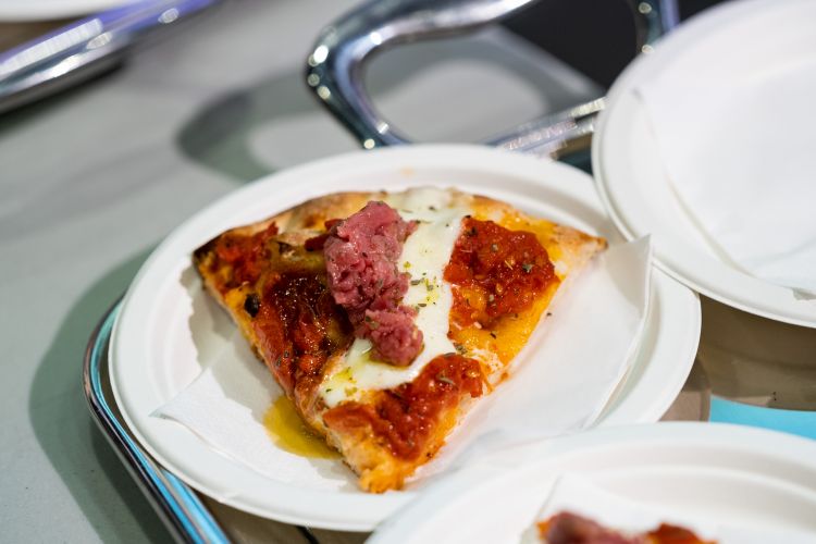 La pizza di Diego Vitagliano della pizzeria 10 Diego Vitagliano con sede a Pozzuoli, Bagnoli e Santa Lucia (Napoli)
