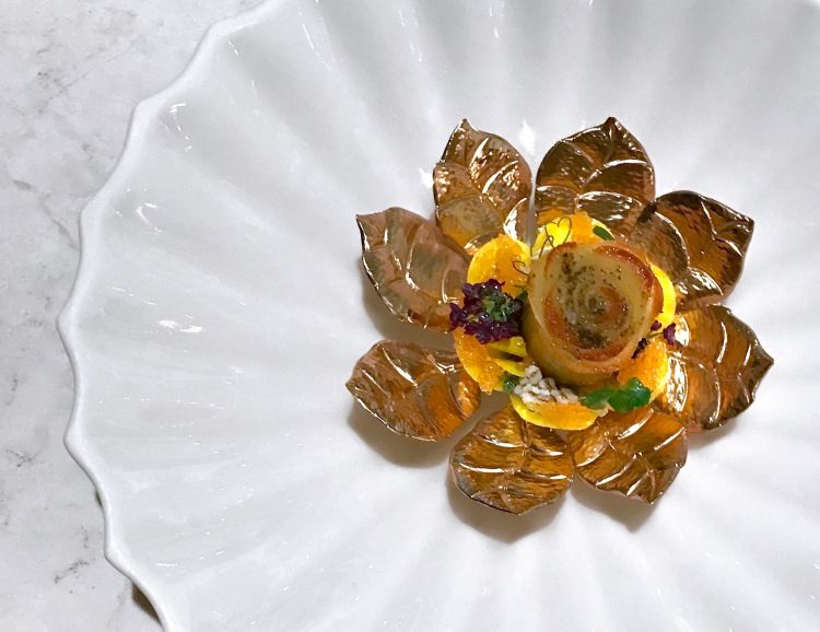 Rose "Roi Soleil", a tart of elderberry flowers, goat cheese and löjrom (eggs of white sturgeon. The fish comes from a specific part of the Gulf of Botnia)