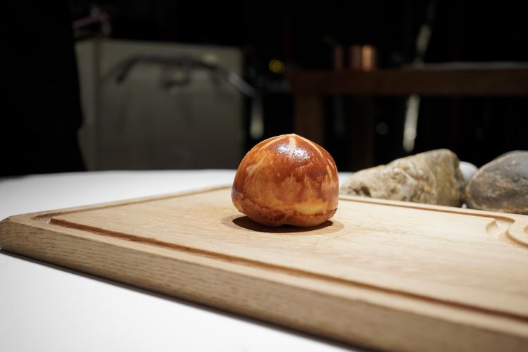 Pithivier stuffed with Bresse chicken, foie gras, truffle and herb sauce