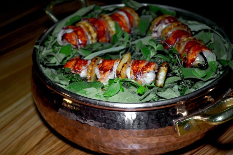 Vanilla, lobster. The sauce is made with Mexican vanilla (which is an orchid) to season these grilled kebabs of lobster and celeriac aromatised with Mediterranean herbs (sage, rosemary...). See also the photo below