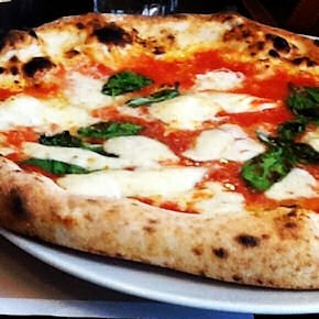 Non poteva certamente mancare uno spazio dedicato alla pizza, in cui interverrano grandi "firme" come Gino Sorbillo, Salvatore e Francesco Salvo, Gianfranco Iervolino, Franco Pepe e Ciro Salvo