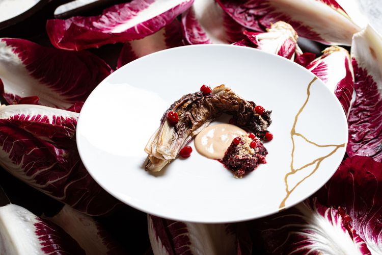 Radicchio al kimchi, anacardi e lampone