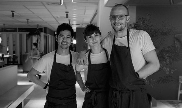 Jessica con Shui Ishizaka e lo chef Thomas Frebel, colleghi da Inua (foto instagram)