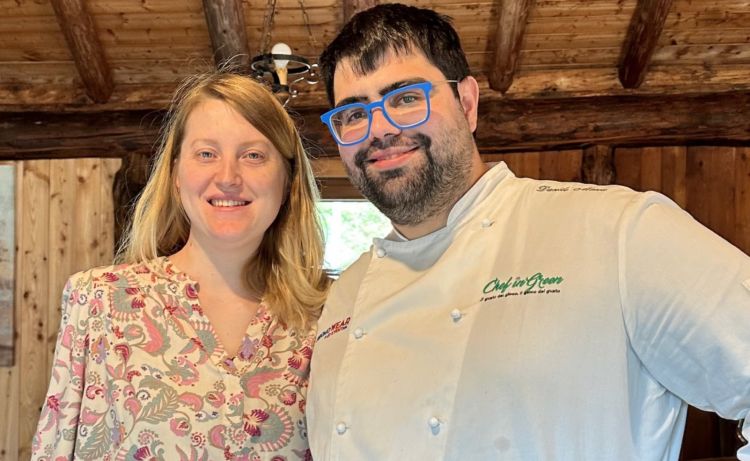 A sinistra Olga, il volto della sala, e a destra Danilo, giovane chef dell'Osteria DaMa