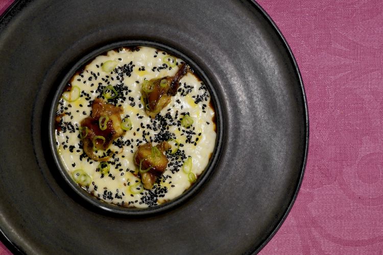 Courgette nasu dengaku, risotto mixed with sweet mountain leeks, jus of duck & yuzu kosho, toasted black sesame. The nasu dengaku aubergines (cut in half and glazed with soy sauce, mirin and sugar), recall the typical Japanese recipe of dengaku, an ancient festival takes took place when rice was sown. Yuzu kosho is a Japanese sauce made with chilli pepper, salt and yuzu peel