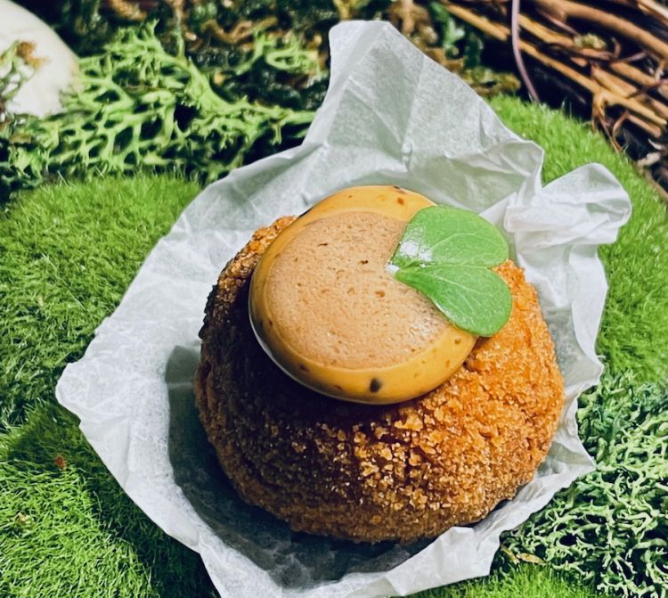 Crocchetta di colli di rombo, sambuco, salsa di fegati